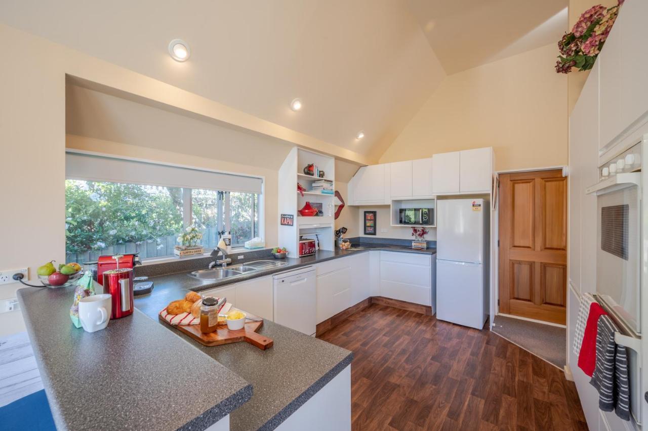 Rose On The Bay - Akaroa Holiday Home المظهر الخارجي الصورة