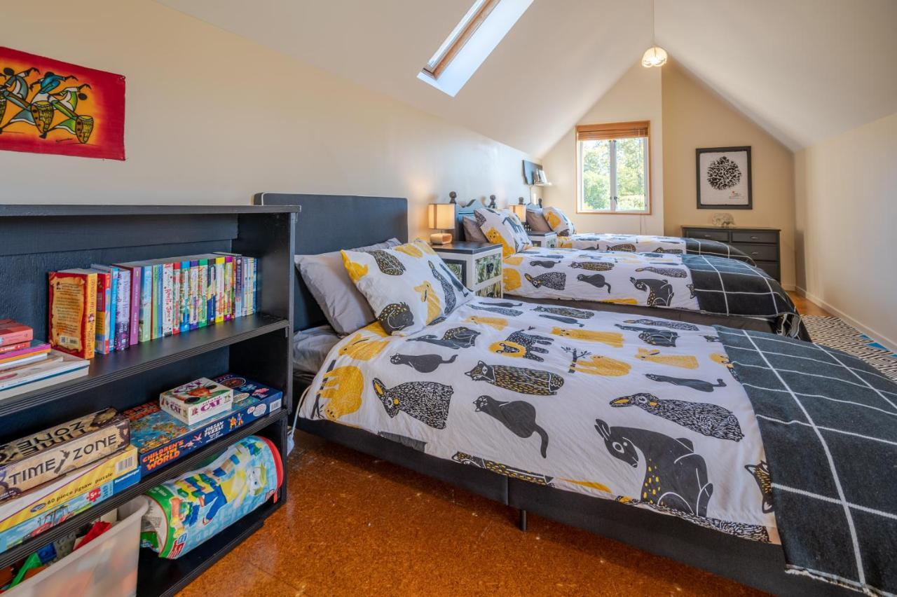Rose On The Bay - Akaroa Holiday Home المظهر الخارجي الصورة